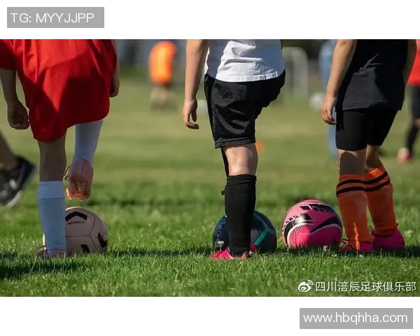 假扮足球明星视频连线挑战赛引发热潮网友纷纷参与互动乐趣无穷